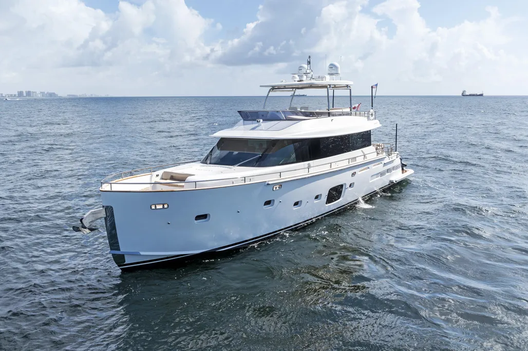 Yacht Photo 13